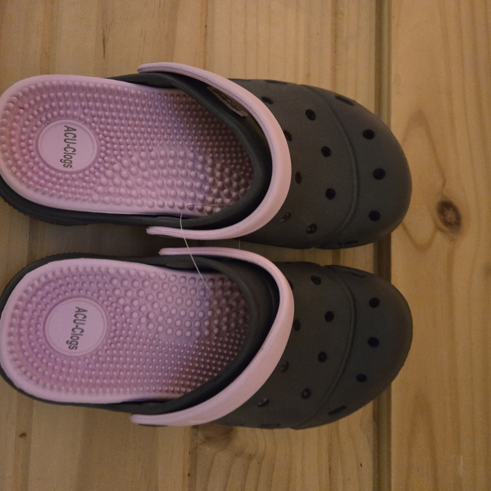 Gray / Pink Croc Like Shoes Sandles Size   X Small